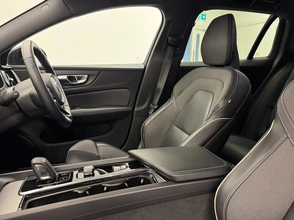 2021-volvo-v60-20-b3-r-design-161bhp-big-13