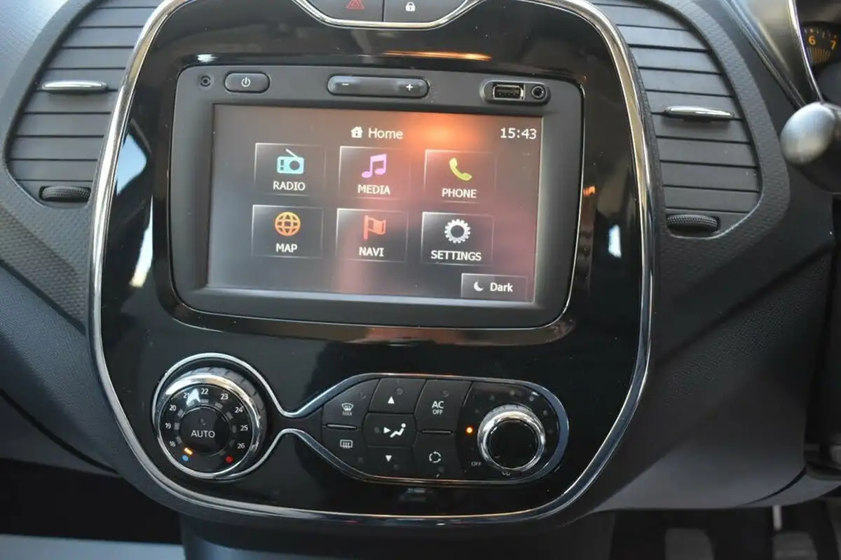 2015-renault-captur-09-dynamique-big-14
