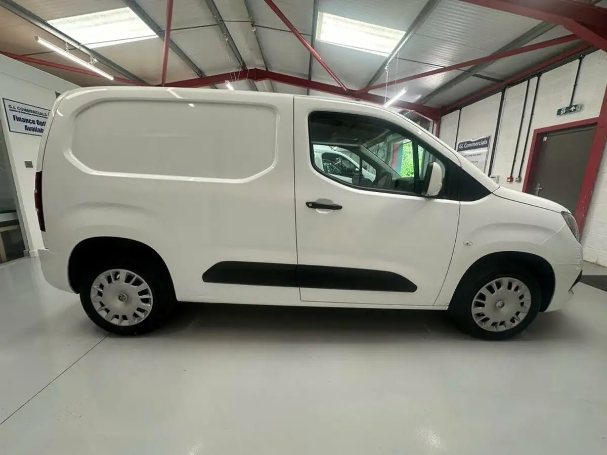 2021-vauxhall-combo-15cdti-sportive-2300-100pseu6dt-l1h1-panel-big-7