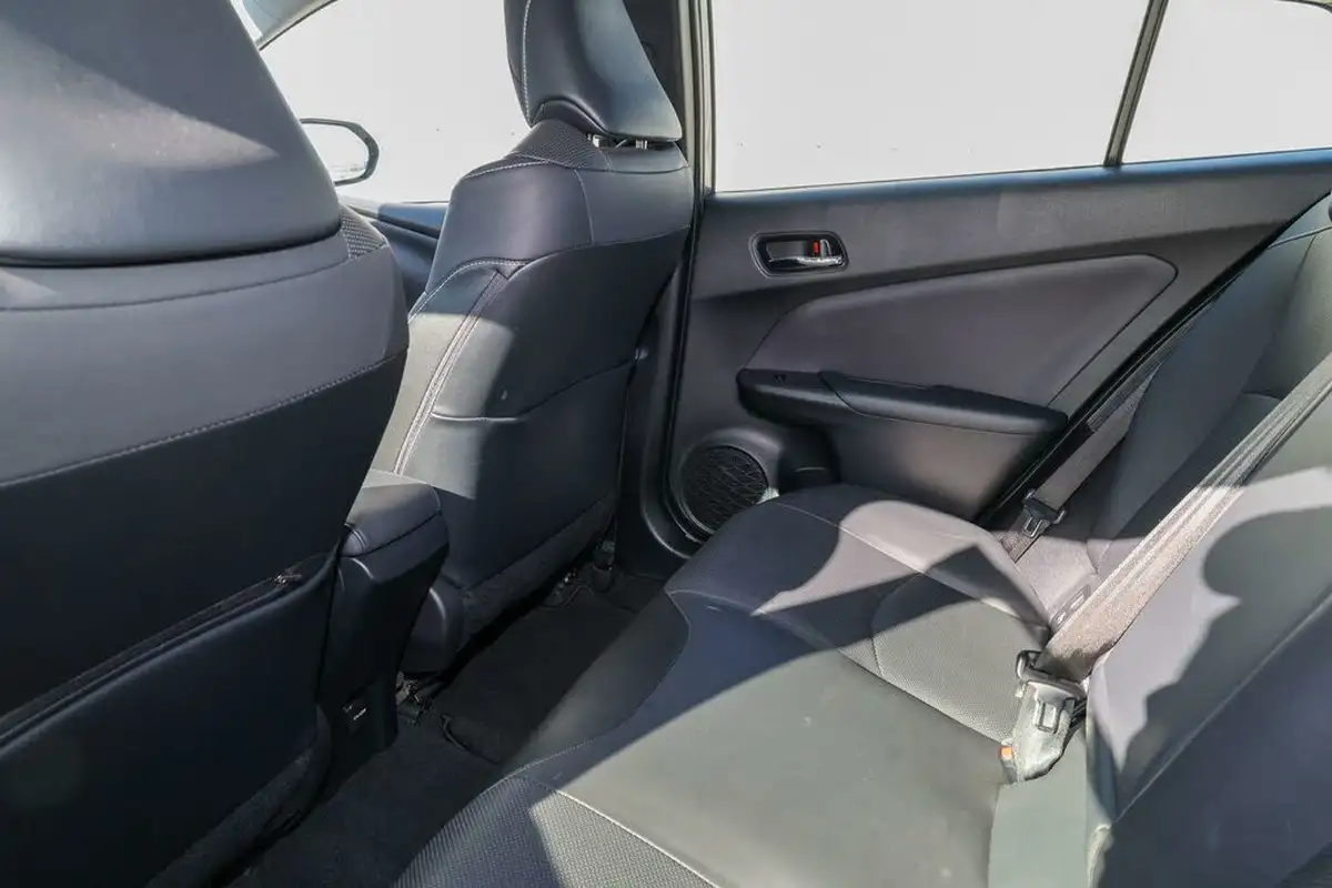 2021-toyota-prius-18-vvt-i-excel-plug-in-e-cvt-big-11