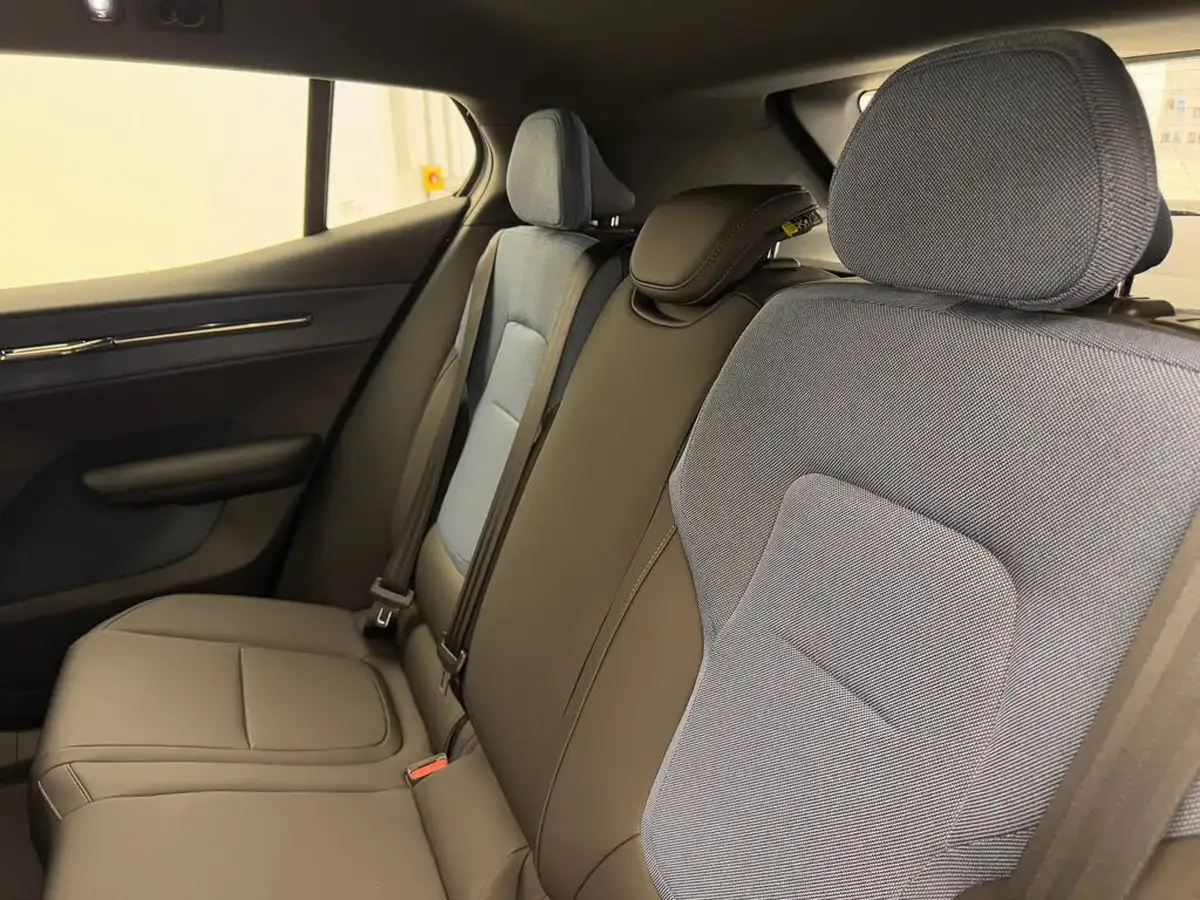 2024-volvo-ex30-e-single-motor-plus-extended-range-big-16