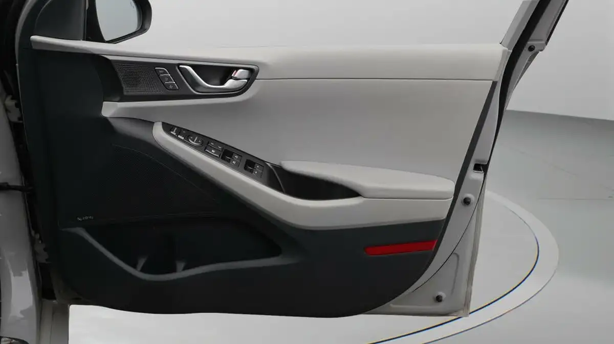 2022-hyundai-ioniq-e-premium-se-electric-big-15