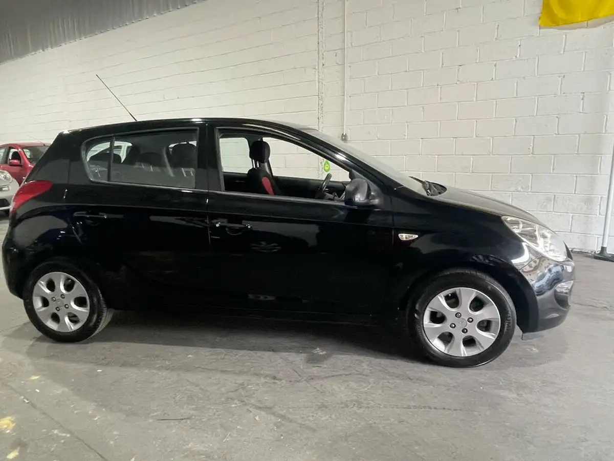 2010-hyundai-i20-12-comfort-5d-big-1