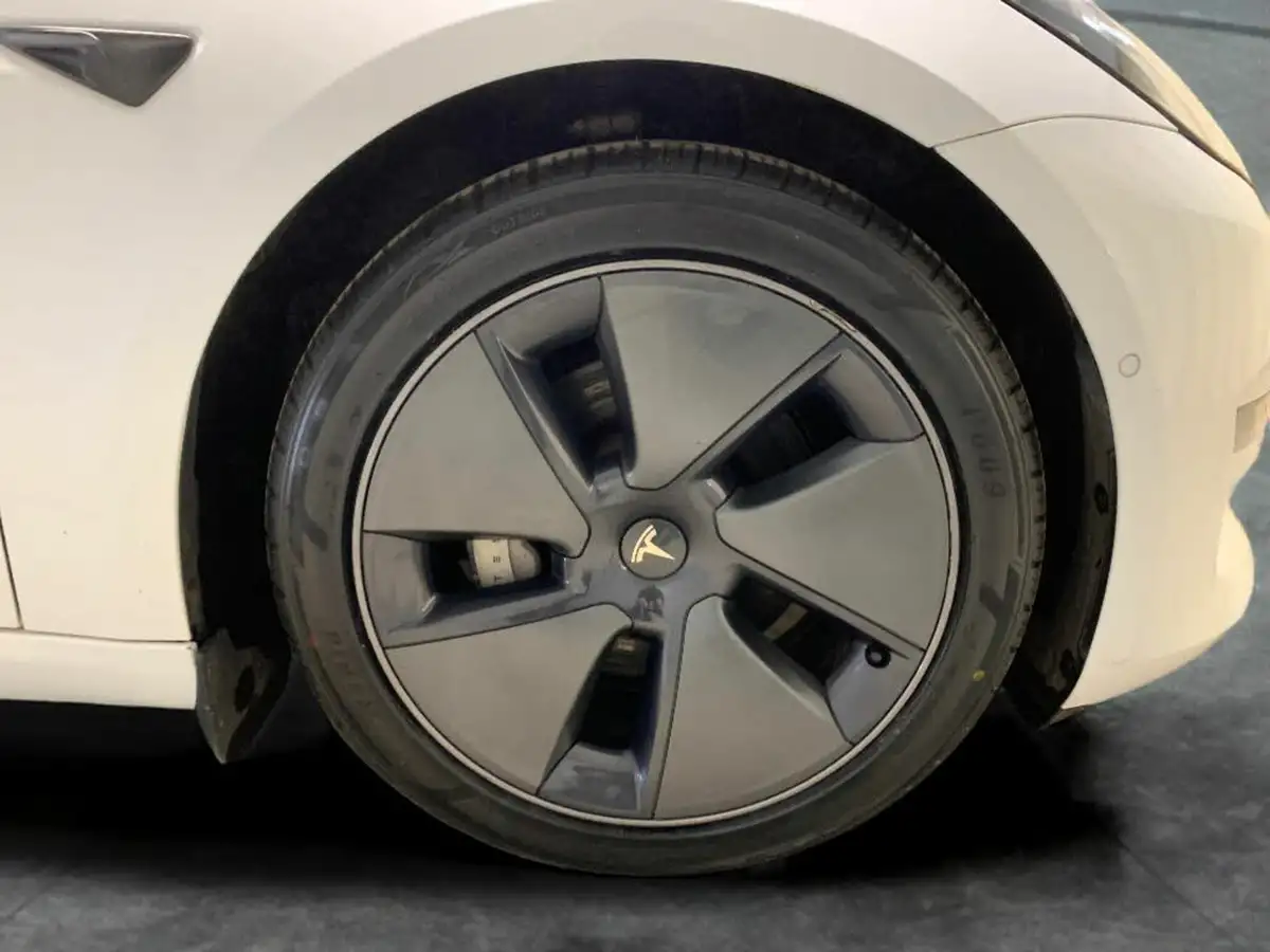 2020-tesla-model-3-e-long-range-big-32