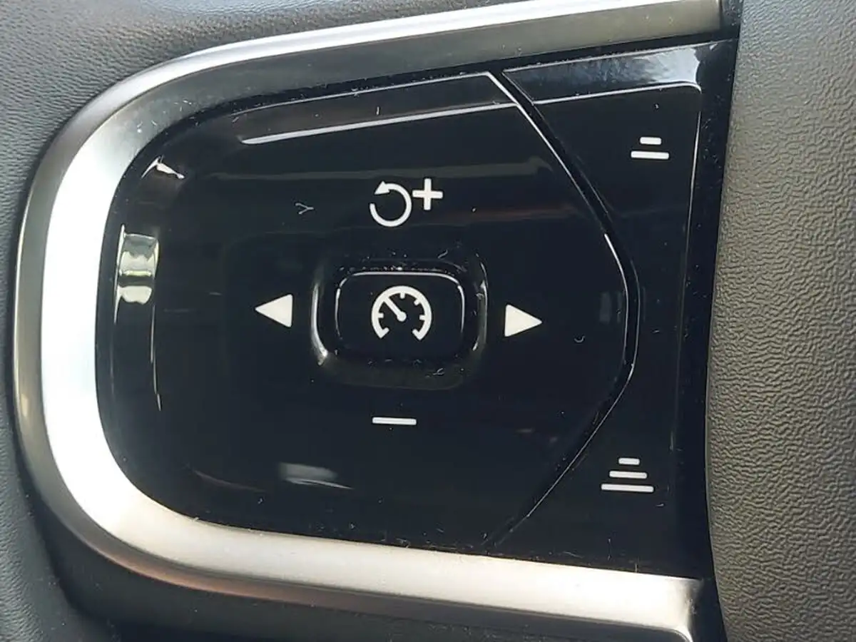 2024-volvo-xc60-20-b5-plus-big-17