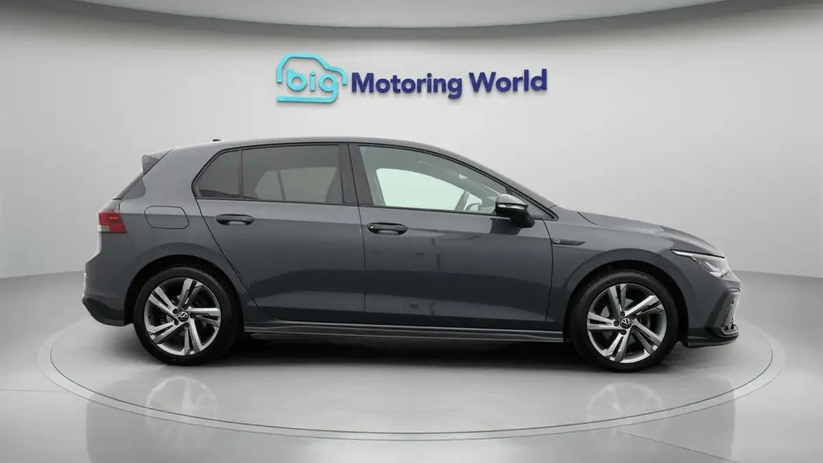 2022-volkswagen-golf-15-tsi-r-line-130ps-hatchback-big-7