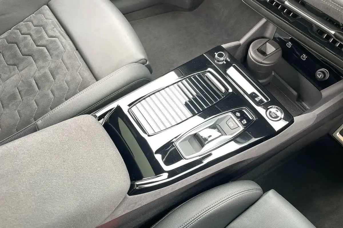 2025-audi-a6-e-tron-e-launch-edition-big-34