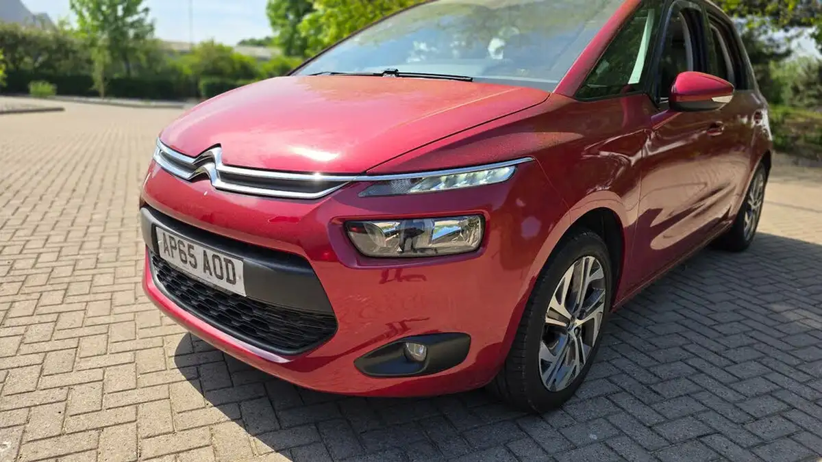 2015-citroen-c4-picasso-16bluehdi-selection-big-12