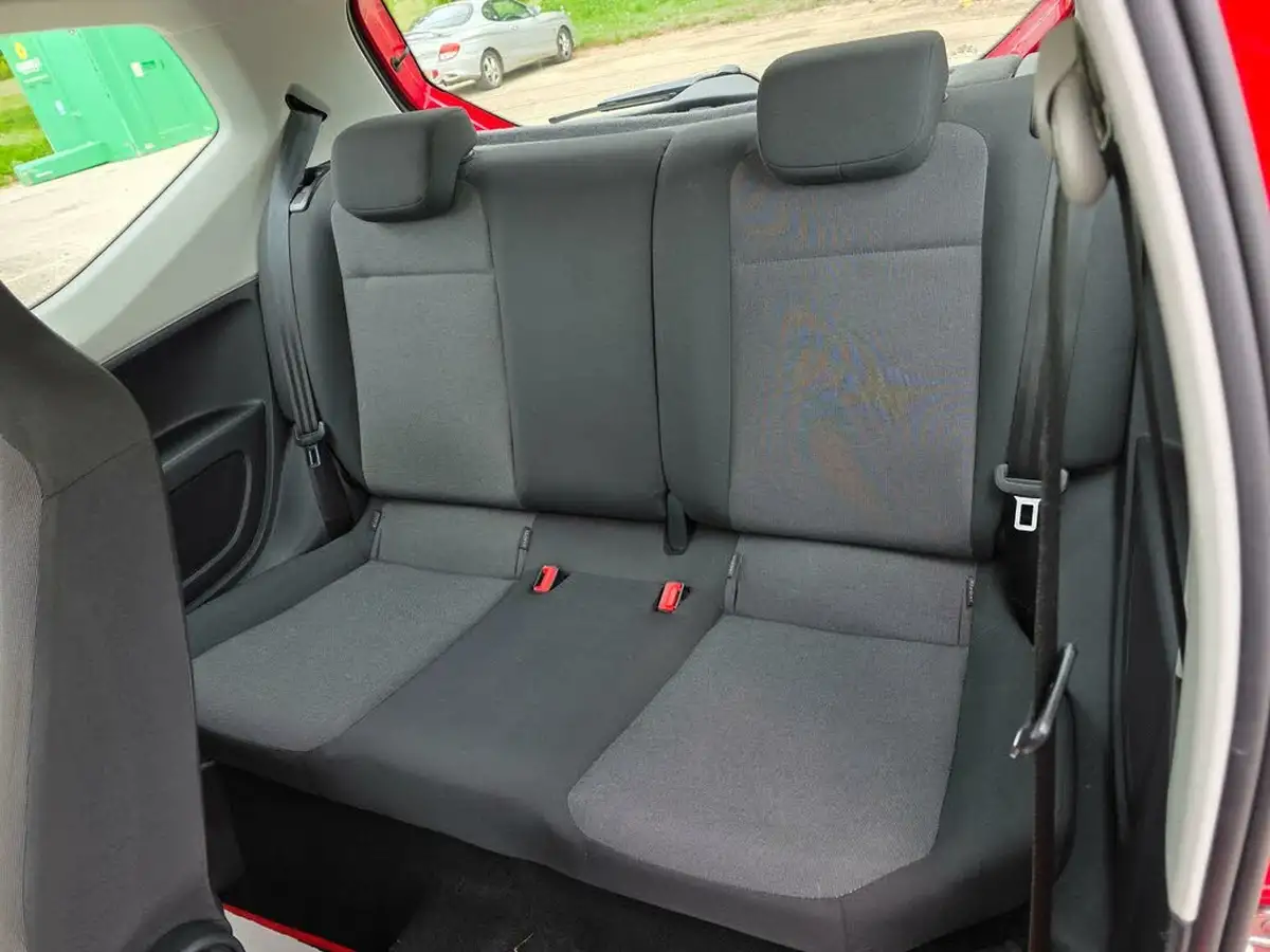 2014-volkswagen-up-10-move-up-59bhp-3d-big-12