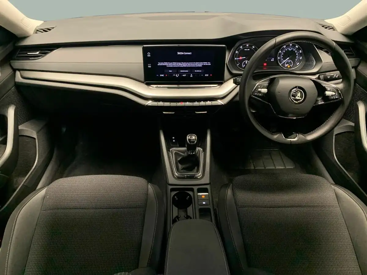 2022-skoda-octavia-10-tsi-se-110ps-hatchback-big-2