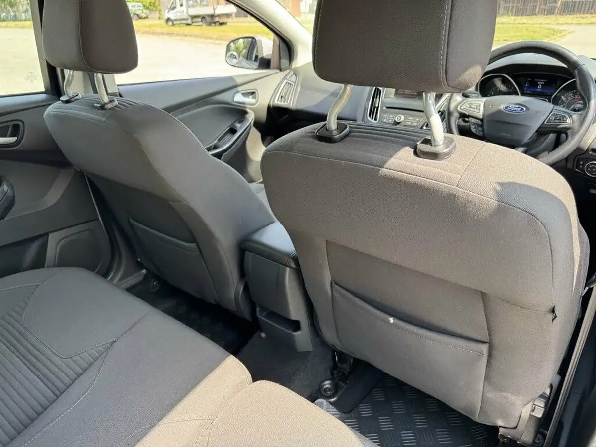2015-ford-focus-10-titanium-t-125ps-hatchback-big-15