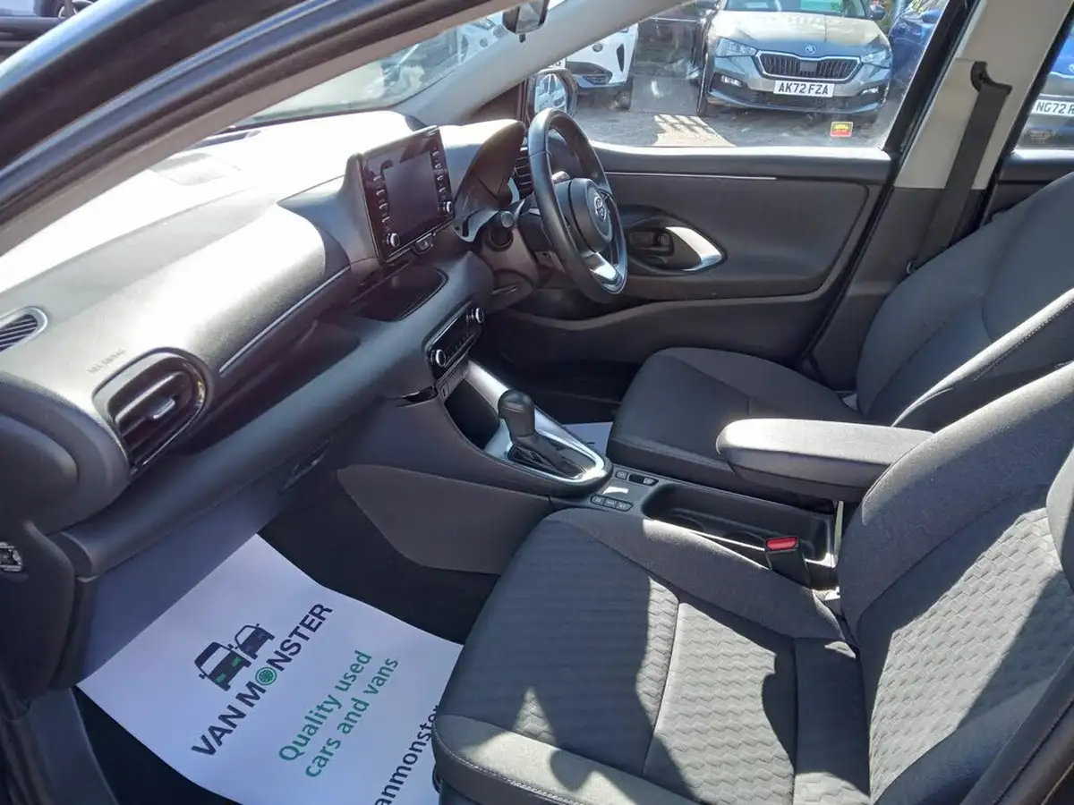2021-toyota-yaris-15-vvt-i-icon-114bhp-hybrid-1490cc-e-cvt-big-12