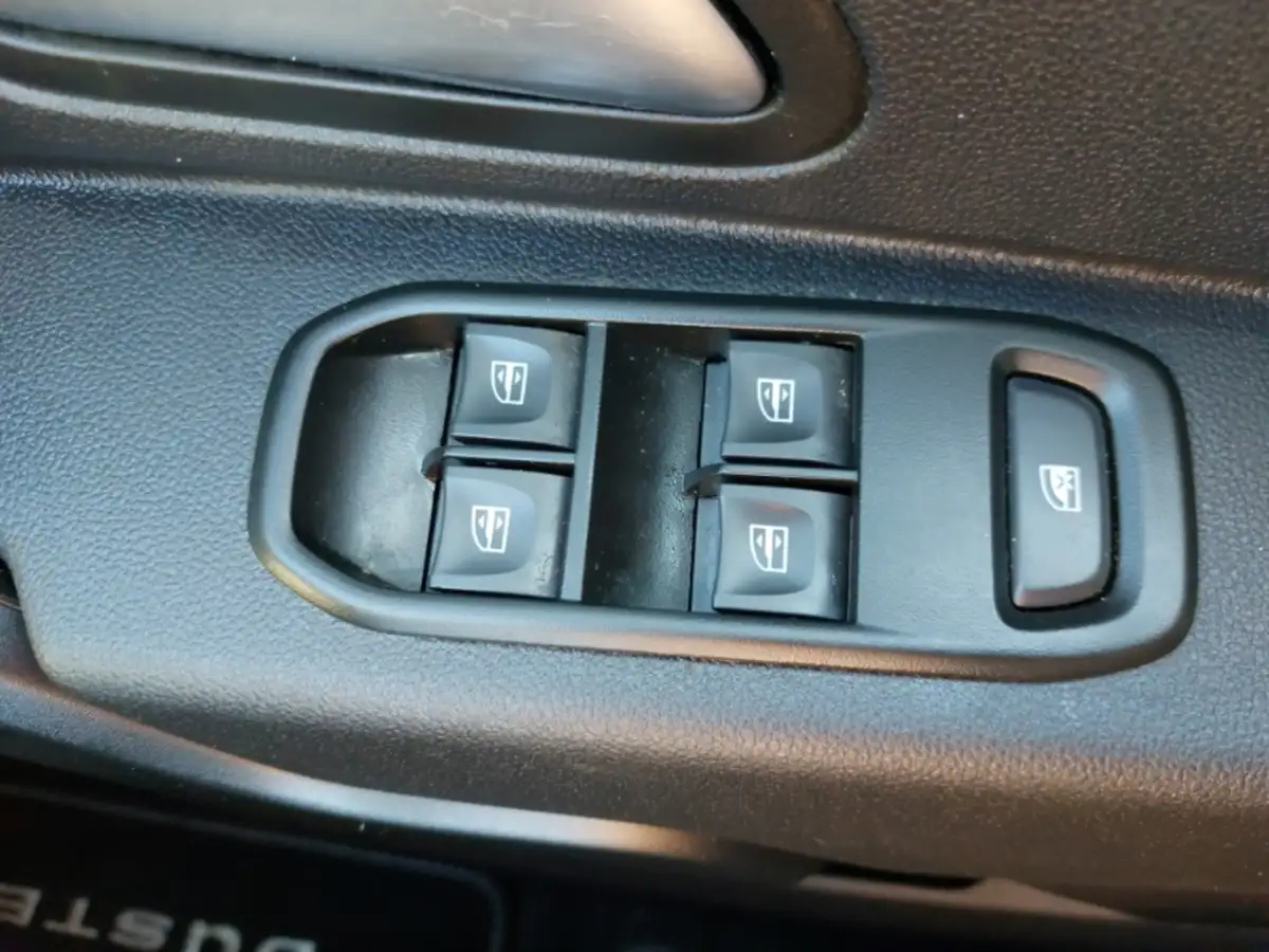 2022-dacia-duster-10-tce-comfort-90hpeu6d-4x2-window-van-big-18