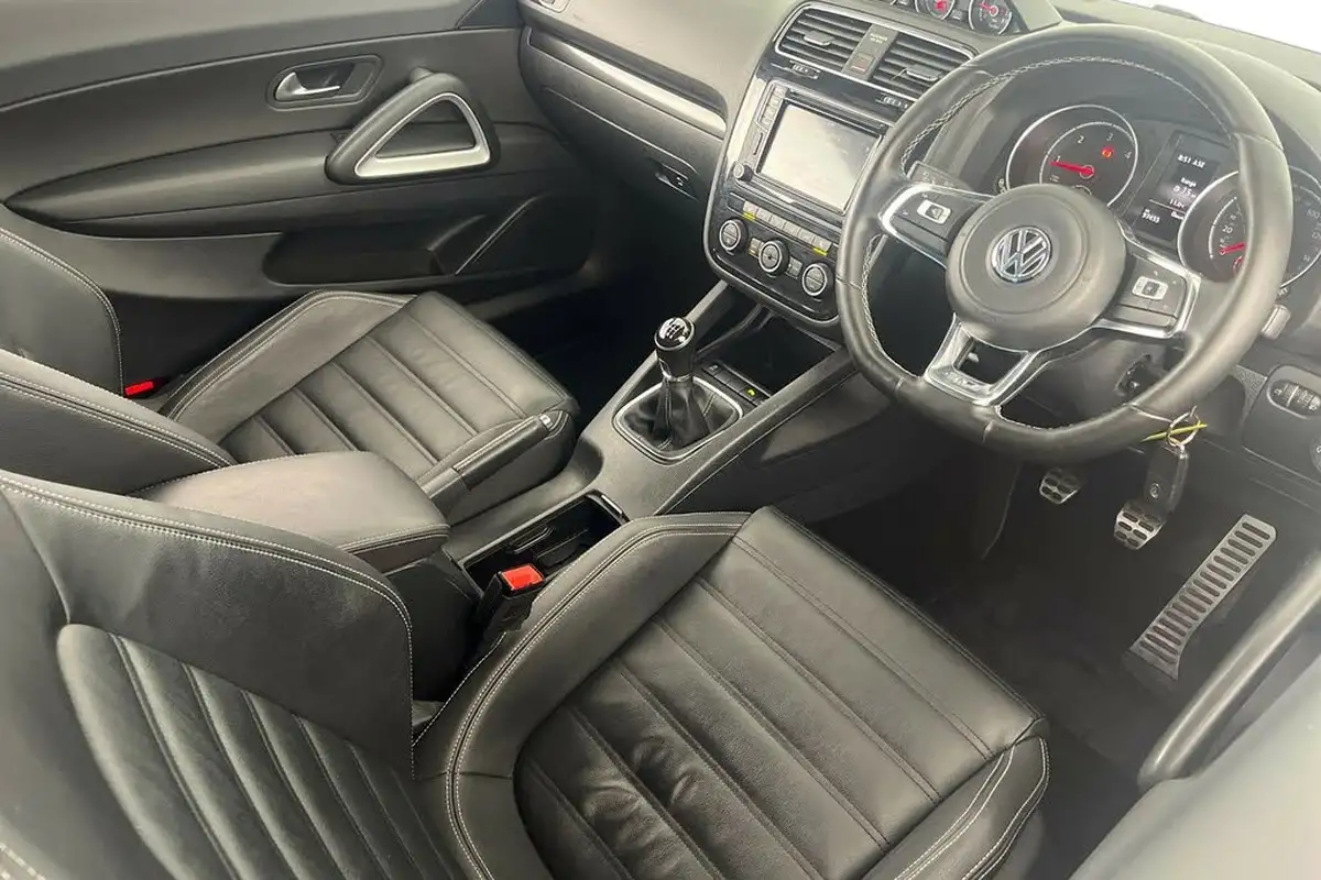 2015-volkswagen-scirocco-20tdi-r-line-184ps-big-9