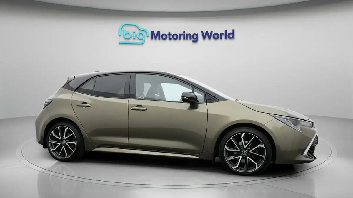 2022-toyota-corolla-18-vvt-i-excel-120bhp-trk-hatchback-big-7