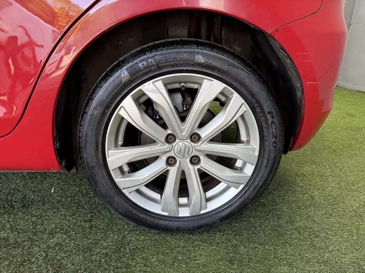 2014-suzuki-swift-12-sz4-94ps-nav-5d-big-5