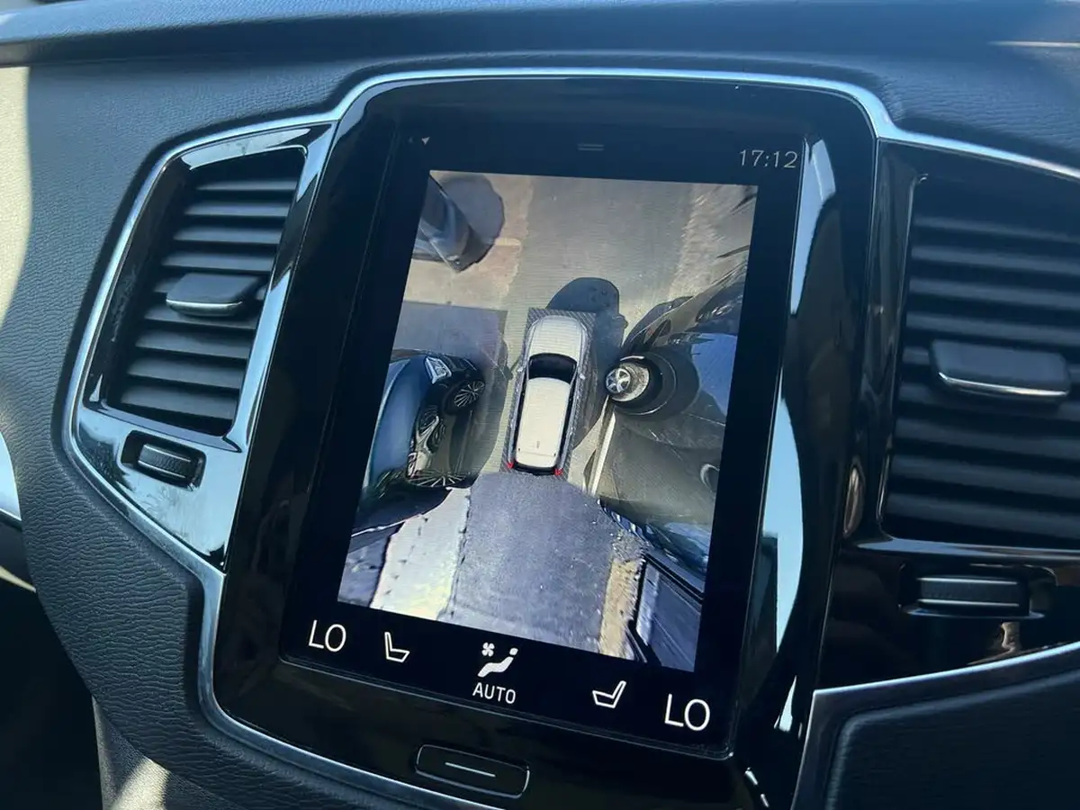 2017-volvo-xc90-20-t8-momentum-momentum-hybrid-auto-big-3