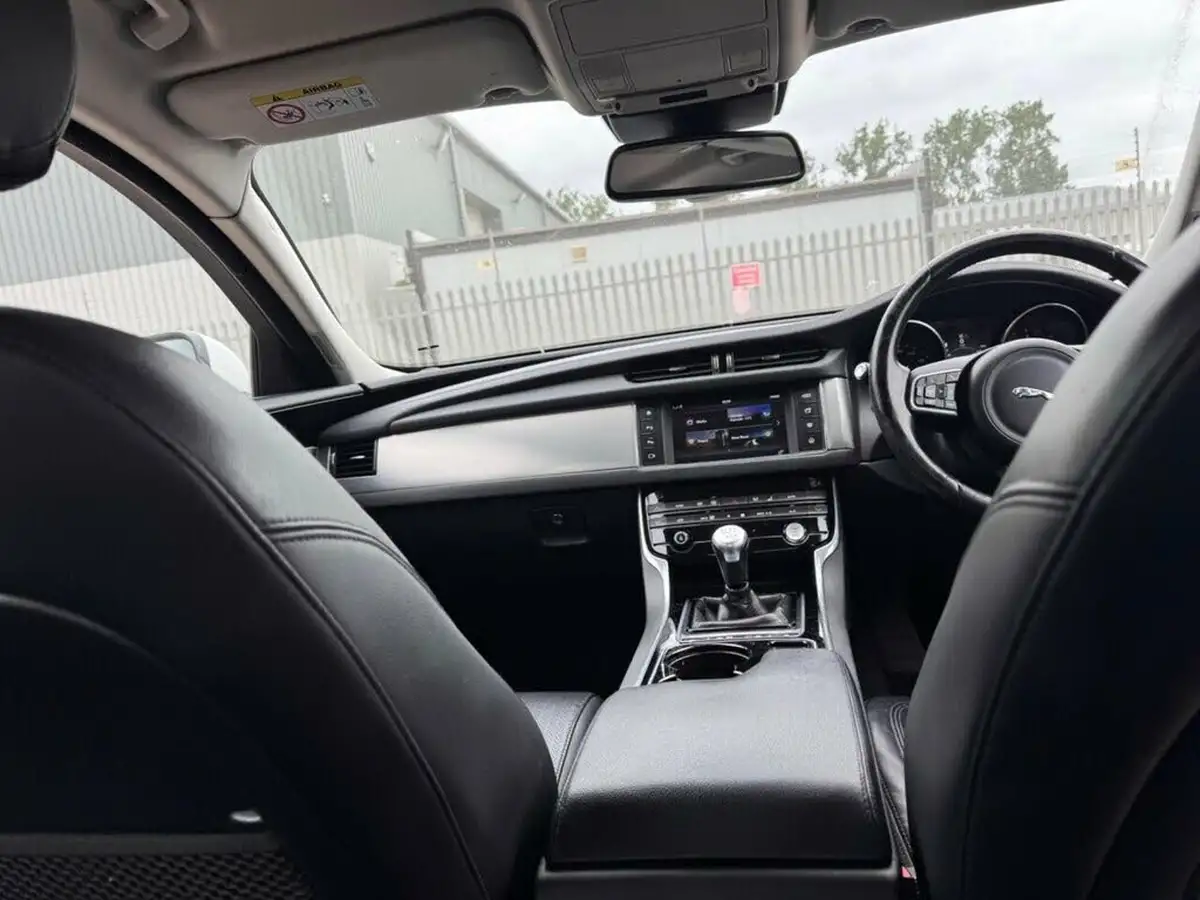 2016-jaguar-xf-20td-prestige-180ps-big-7