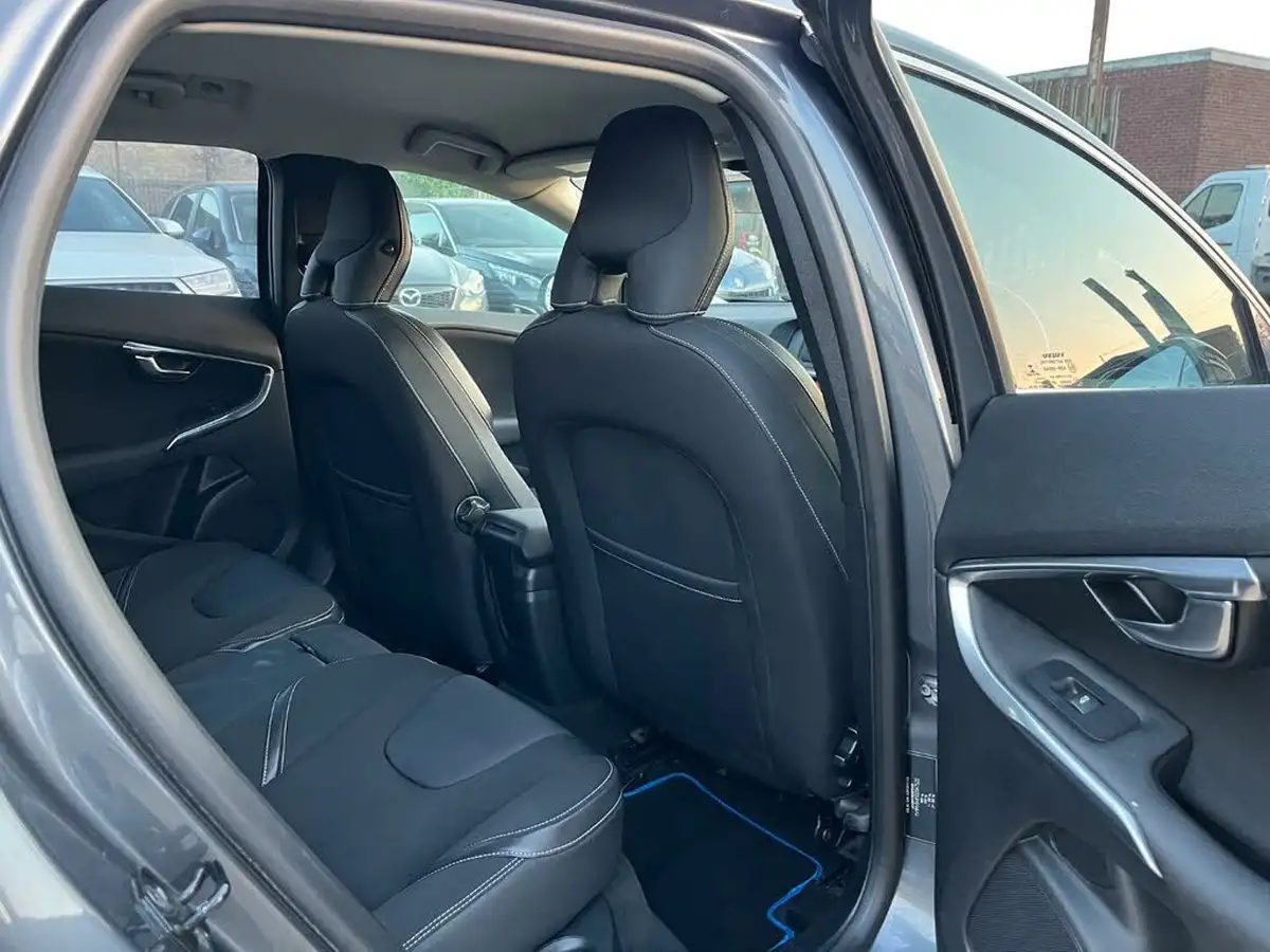 2013-volvo-v40-16td-d2-se-ss-big-22