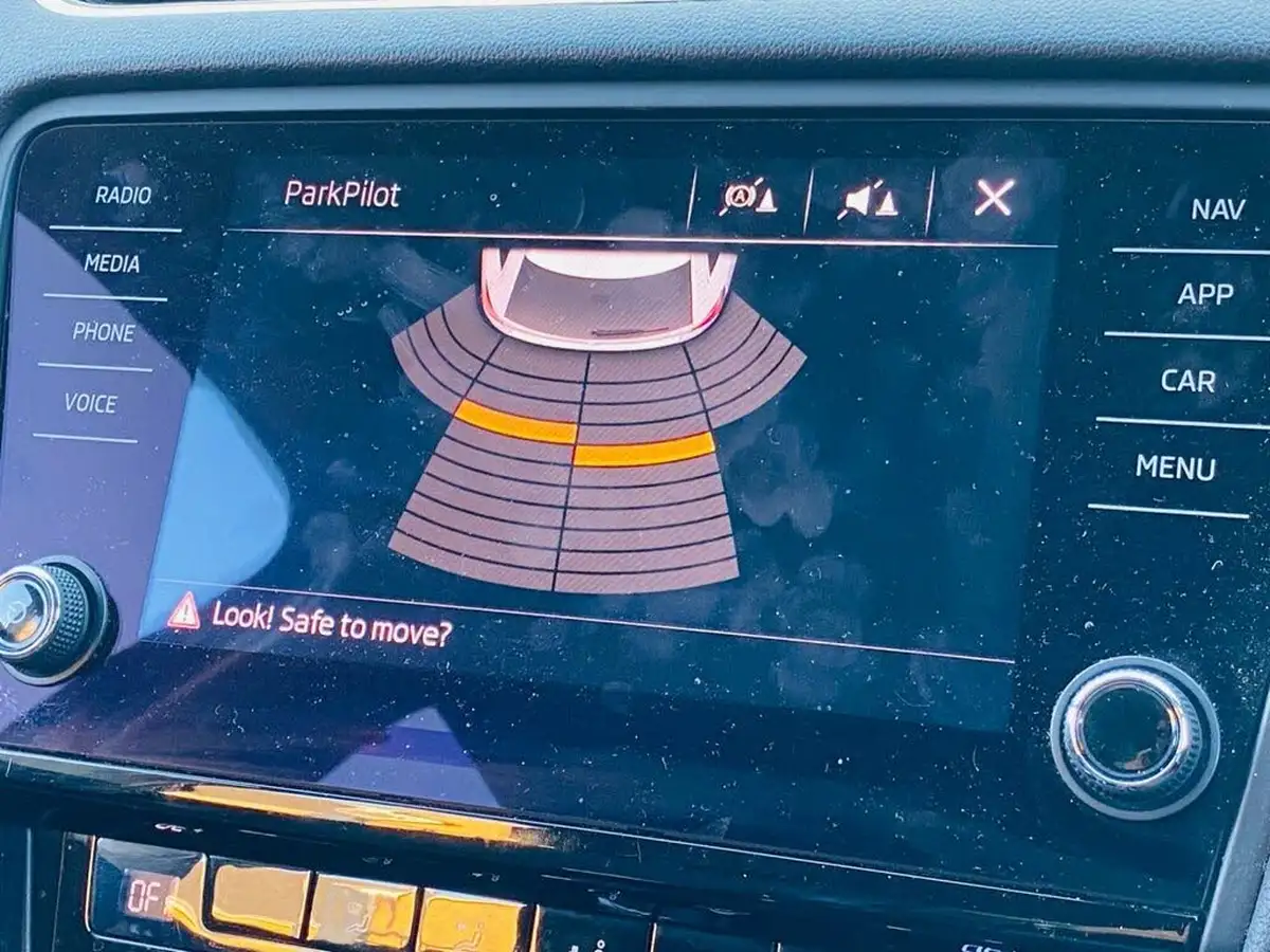 2018-skoda-octavia-16tdi-se-l-scr-estate-big-26