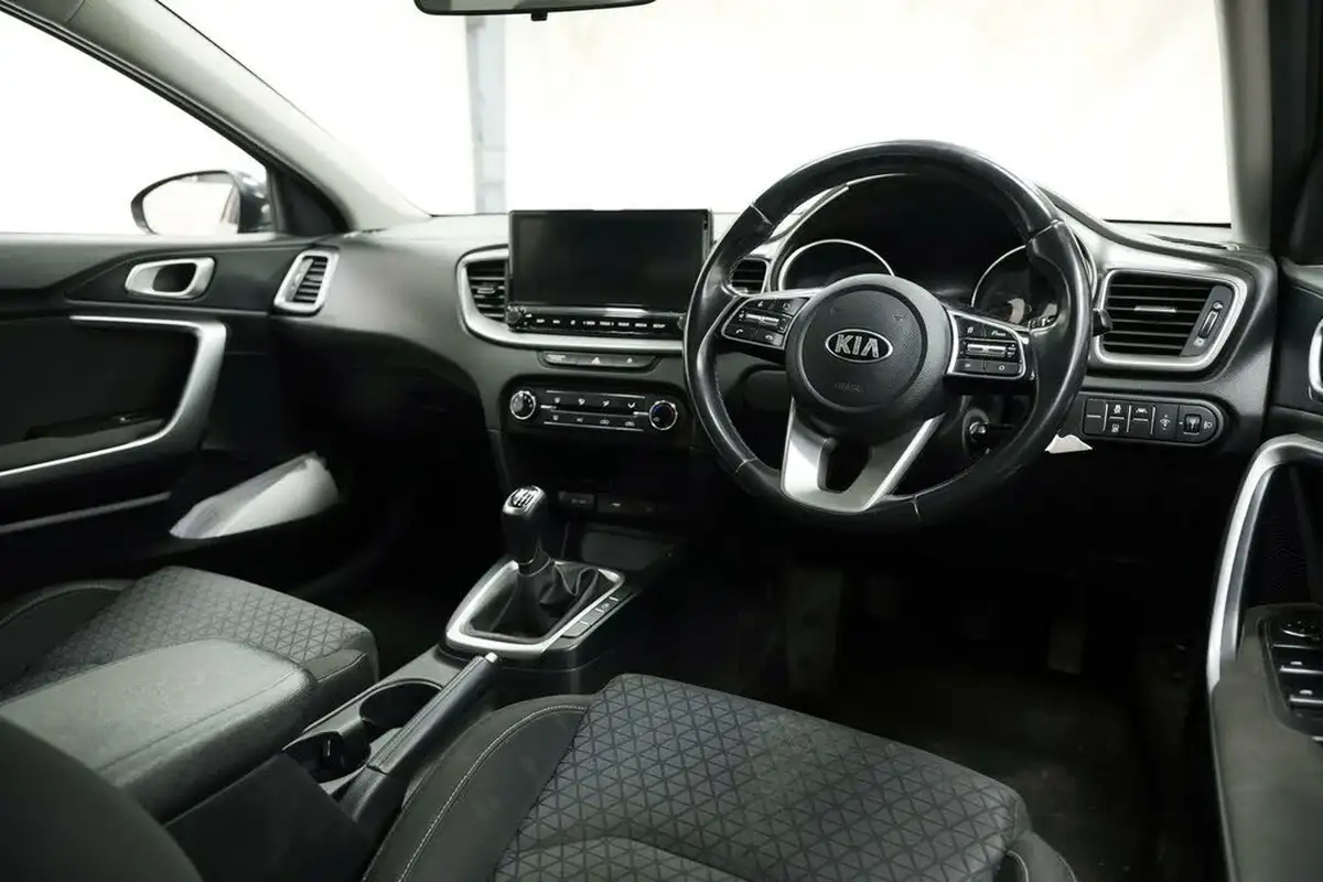 2020-kia-ceed-16crdi-2-nav-114bhp-hatchback-big-10