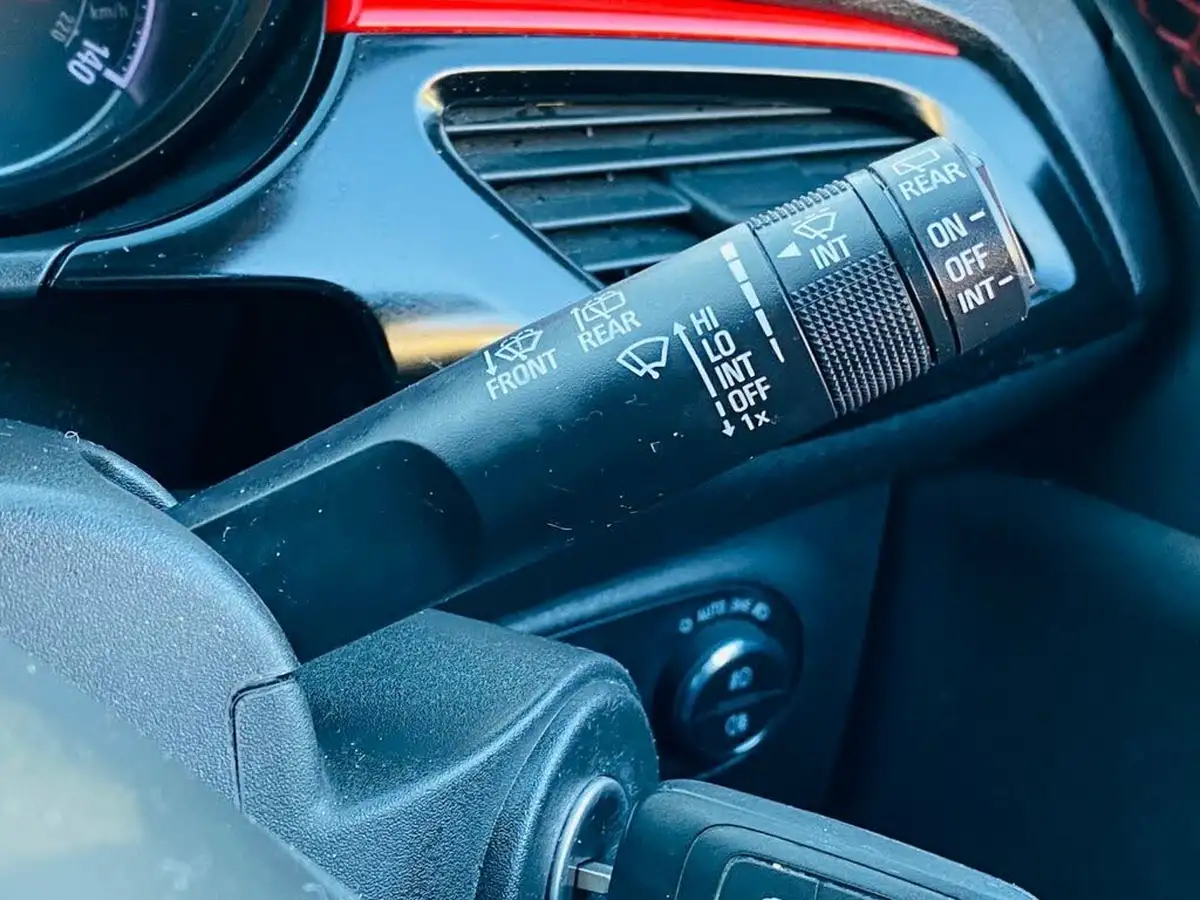 2017-vauxhall-corsa-14i-16v-turbo-sri-vx-line-ssecoflex-3d-big-14