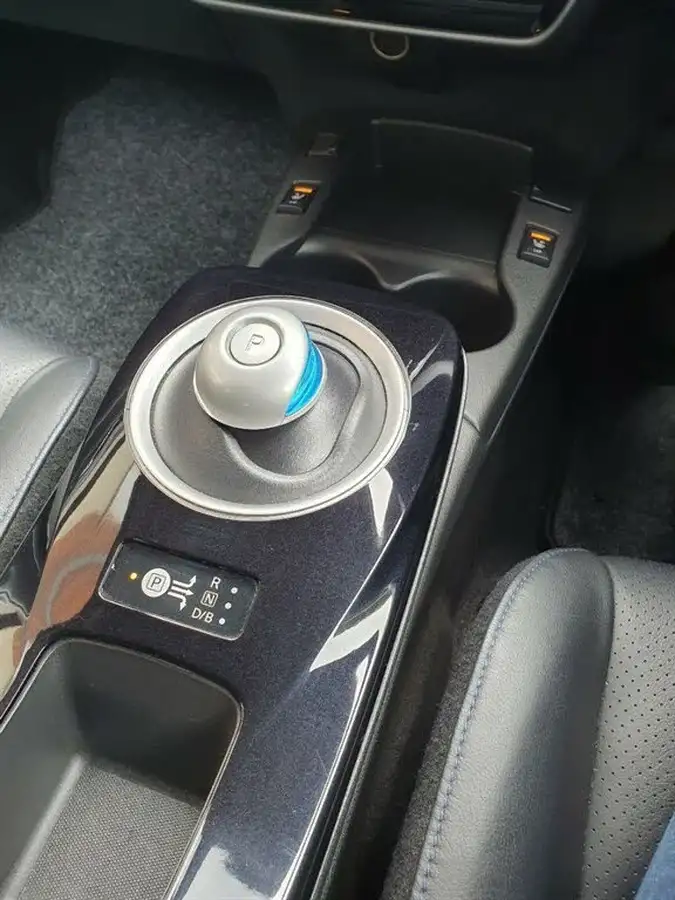 2016-nissan-leaf-e-tekna-30kwh-big-9