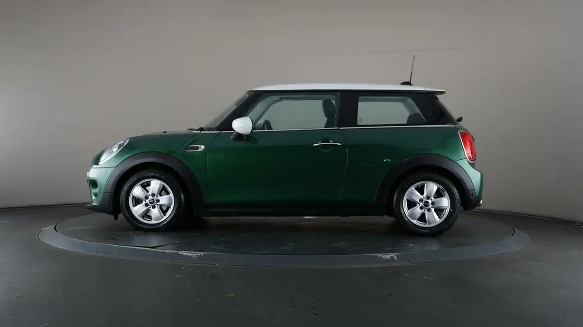 2019-mini-cooper-15-cooper-classic-hatchback-3d-big-28