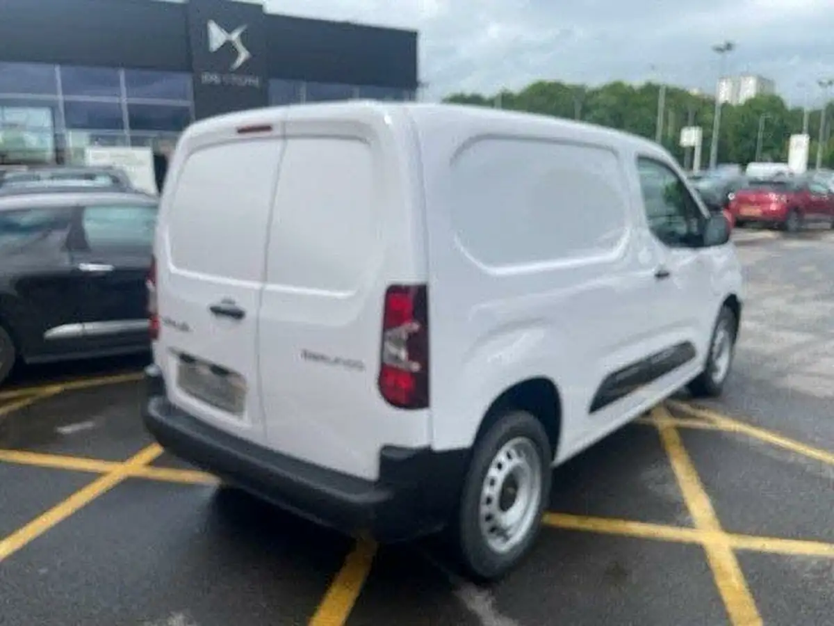 2024-citroen-berlingo-15-bluehdi-m-enterprise-100pseu6e-big-3