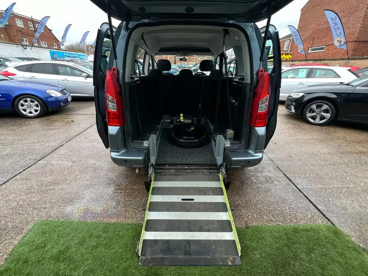 2012-peugeot-partner-16td-tepee-s-92-big-7