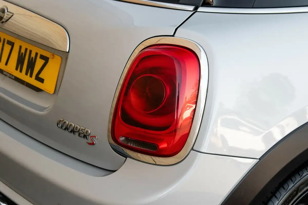 2017-mini-cooper-20-cooper-s-ss-hatchback-5d-big-8