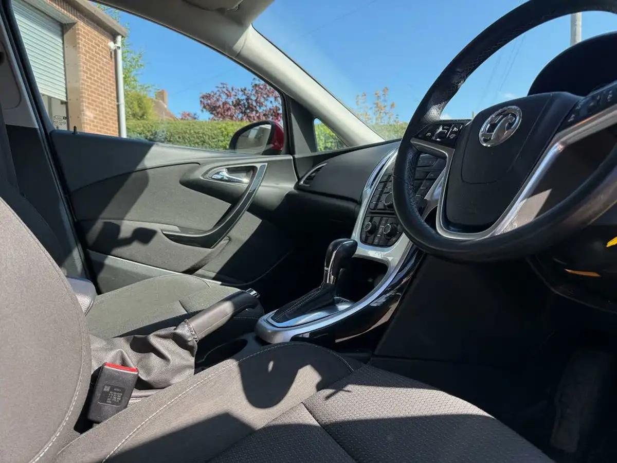 2015-vauxhall-astra-16-sri-115ps-hatchback-auto-big-54