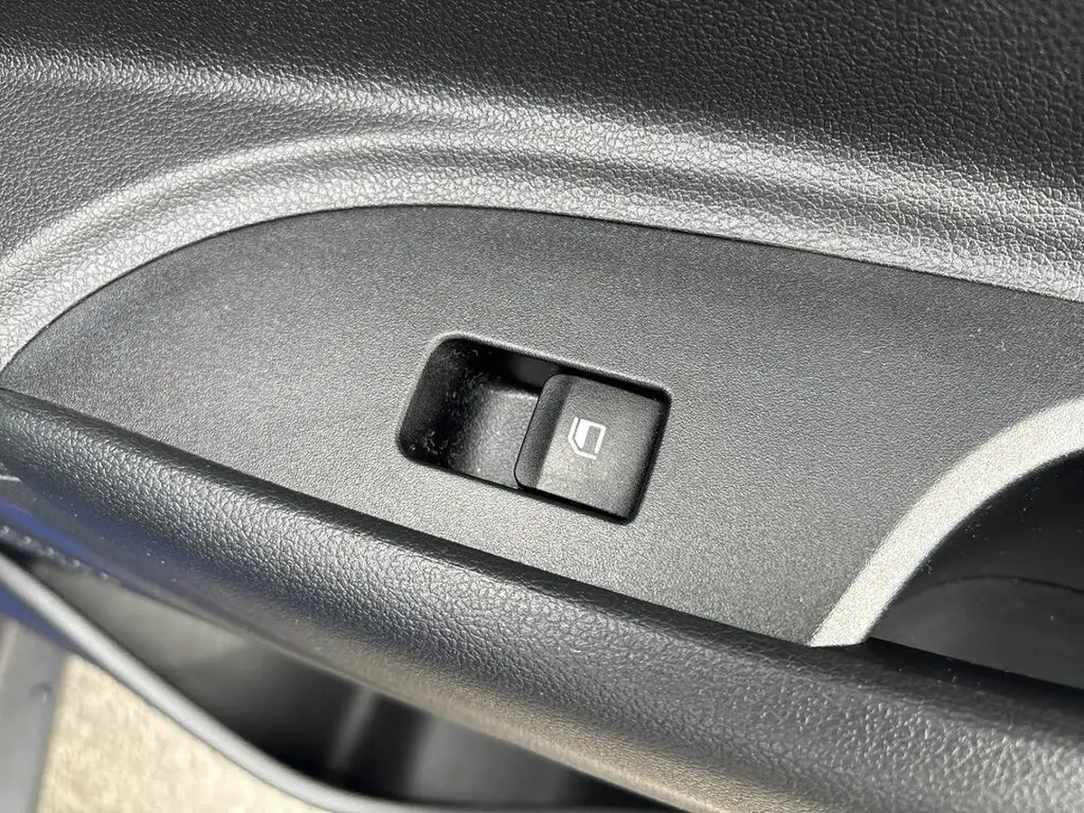 2022-hyundai-bayon-10-t-gdi-premium-100ps-dct-big-35