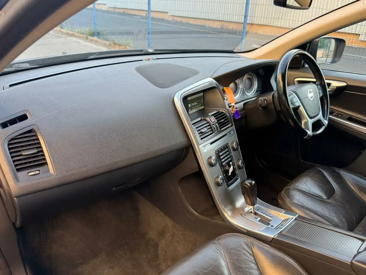 2012-volvo-xc60-24td-d3-se-lux-geartronic-big-20