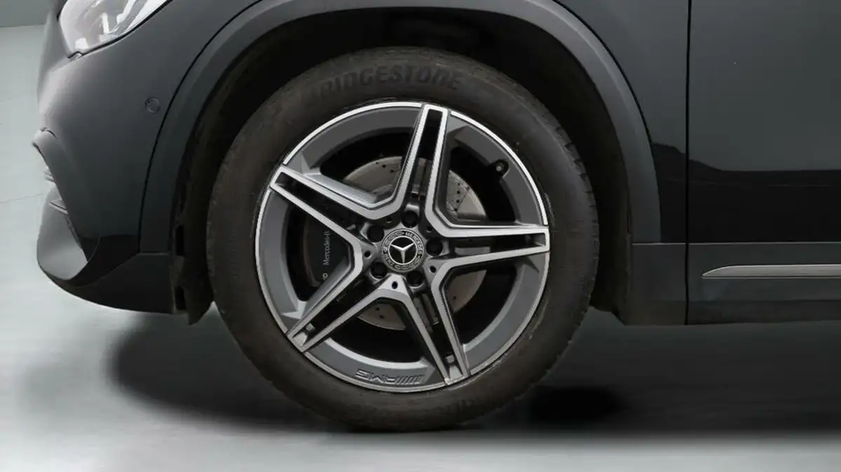 2022-mercedes-benz-gla-class-13-gla-180-amg-line-premium-big-18