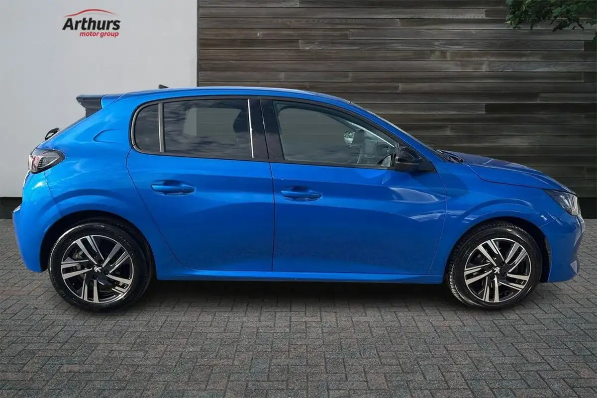 2023-peugeot-208-12-puretech-allure-premium-130ps-eat8-big-1