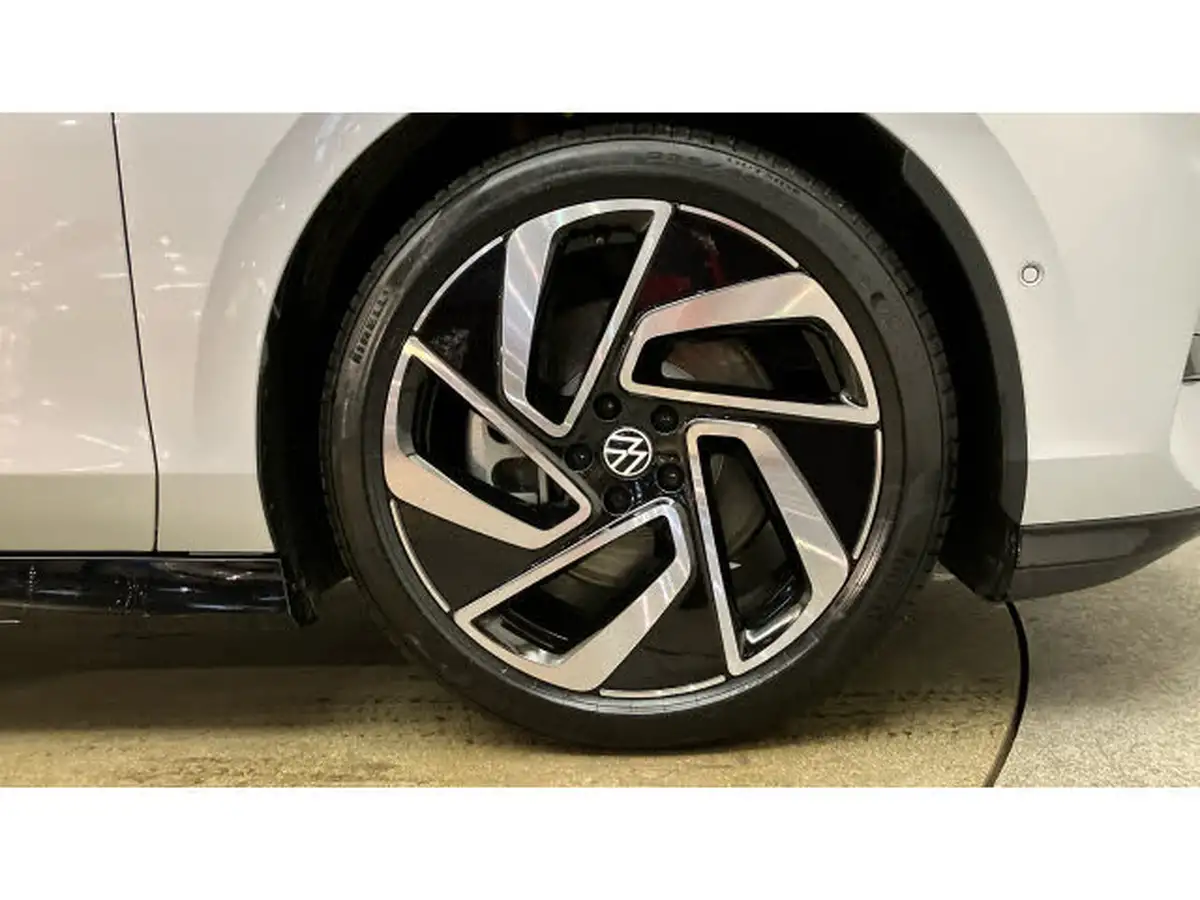 2025-volkswagen-id7-e-pro-match-interior-pack-tourer-big-4
