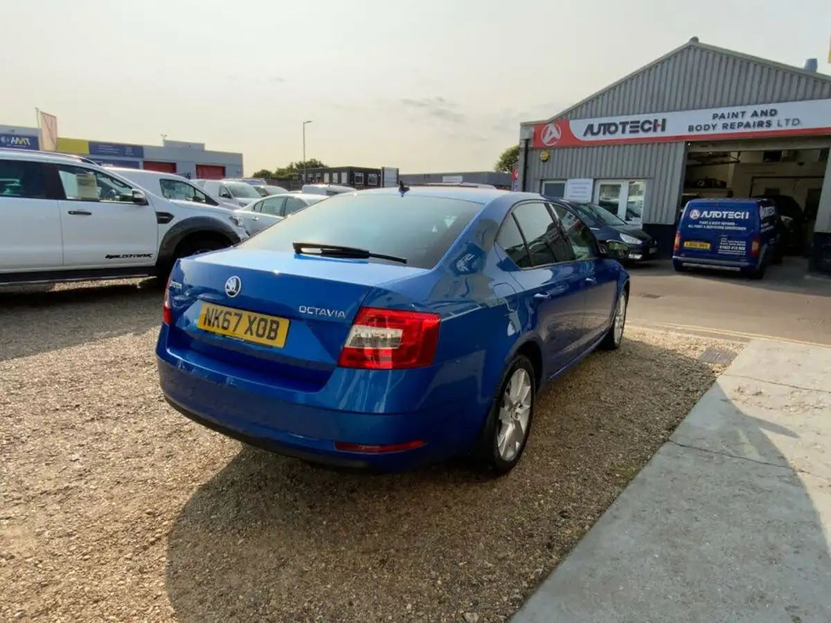 2017-skoda-octavia-20tdi-se-l-hatchback-dsg-big-5