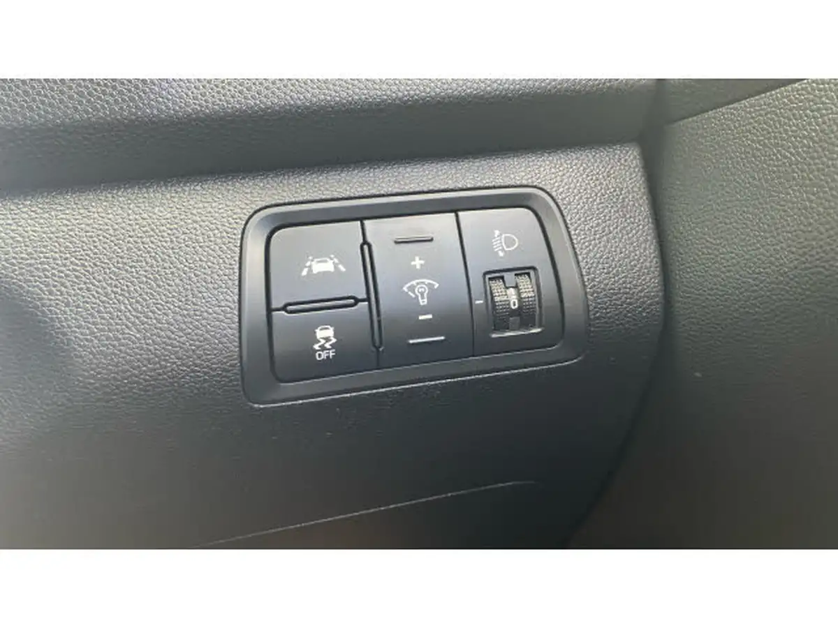 2020-hyundai-i20-12-se-big-29