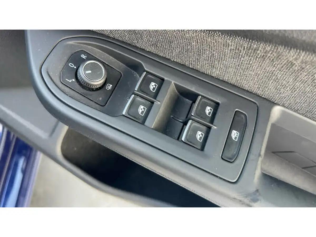 2022-volkswagen-golf-15-tsi-life-150ps-hatchback-big-35