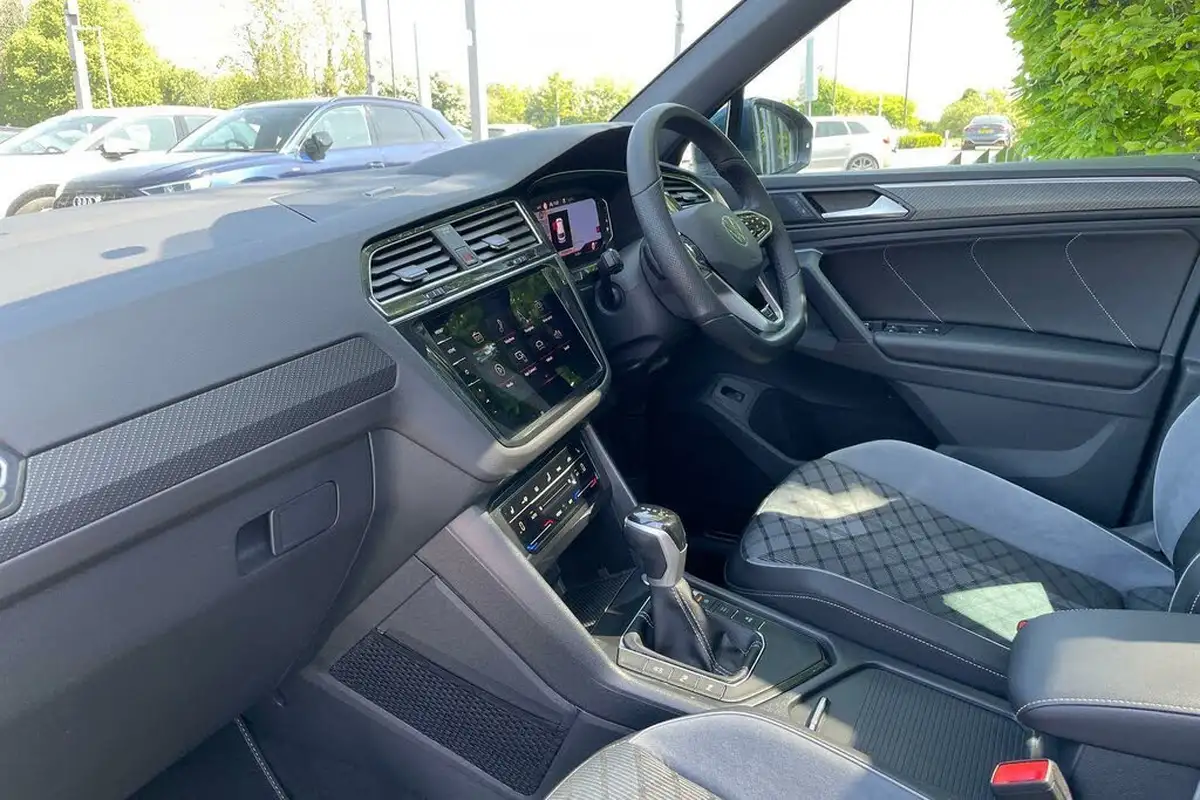 2024-volkswagen-tiguan-15-tsi-r-line-edition-big-26