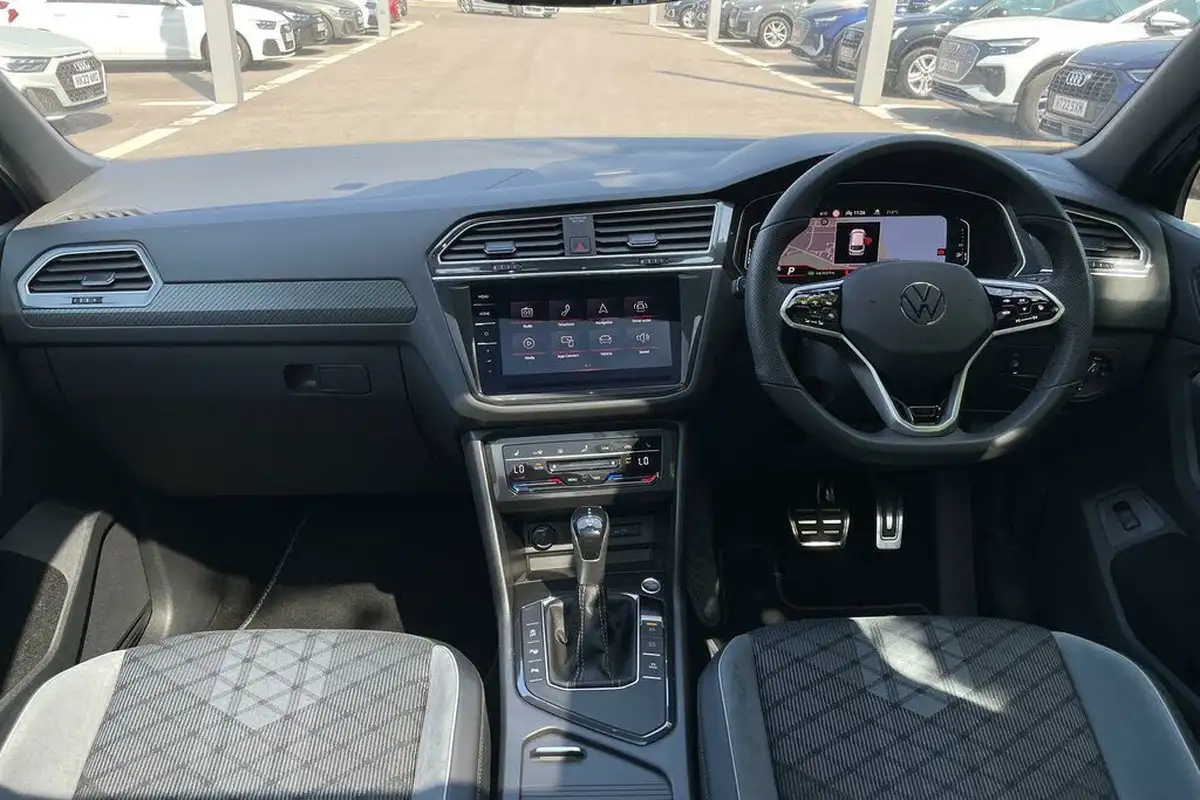 2024-volkswagen-tiguan-15-tsi-r-line-edition-big-2