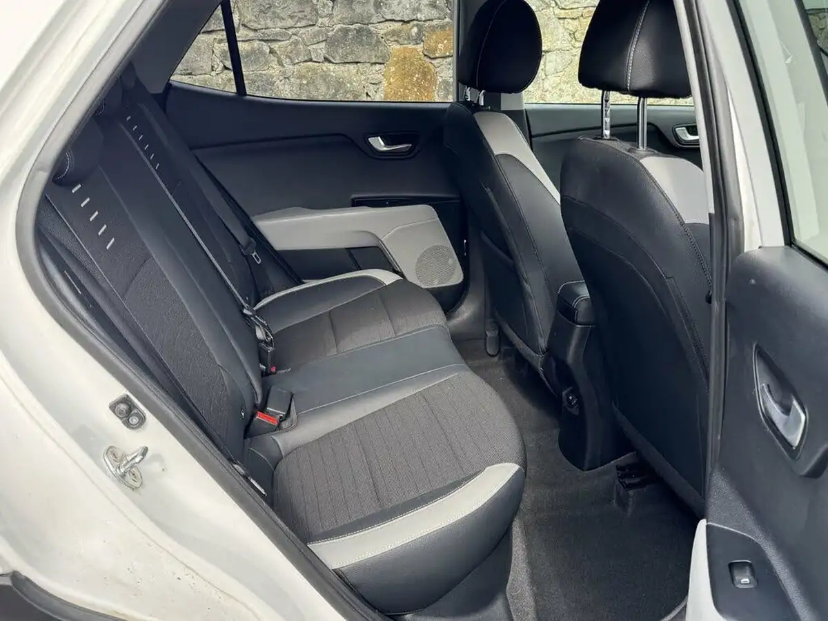 2018-kia-stonic-16crdi-first-edition-big-6