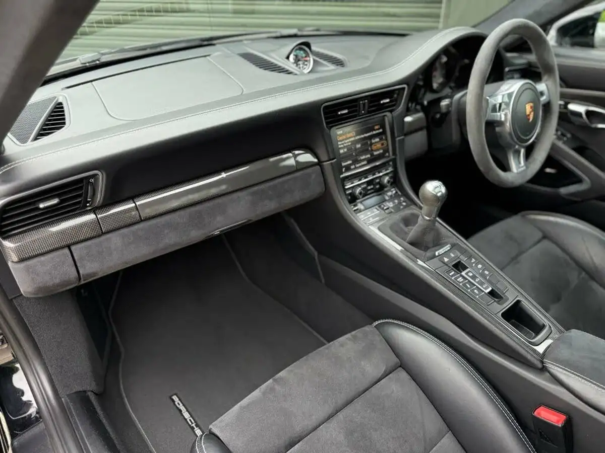 2015-porsche-911-38-carrera-gts-coupe-big-36