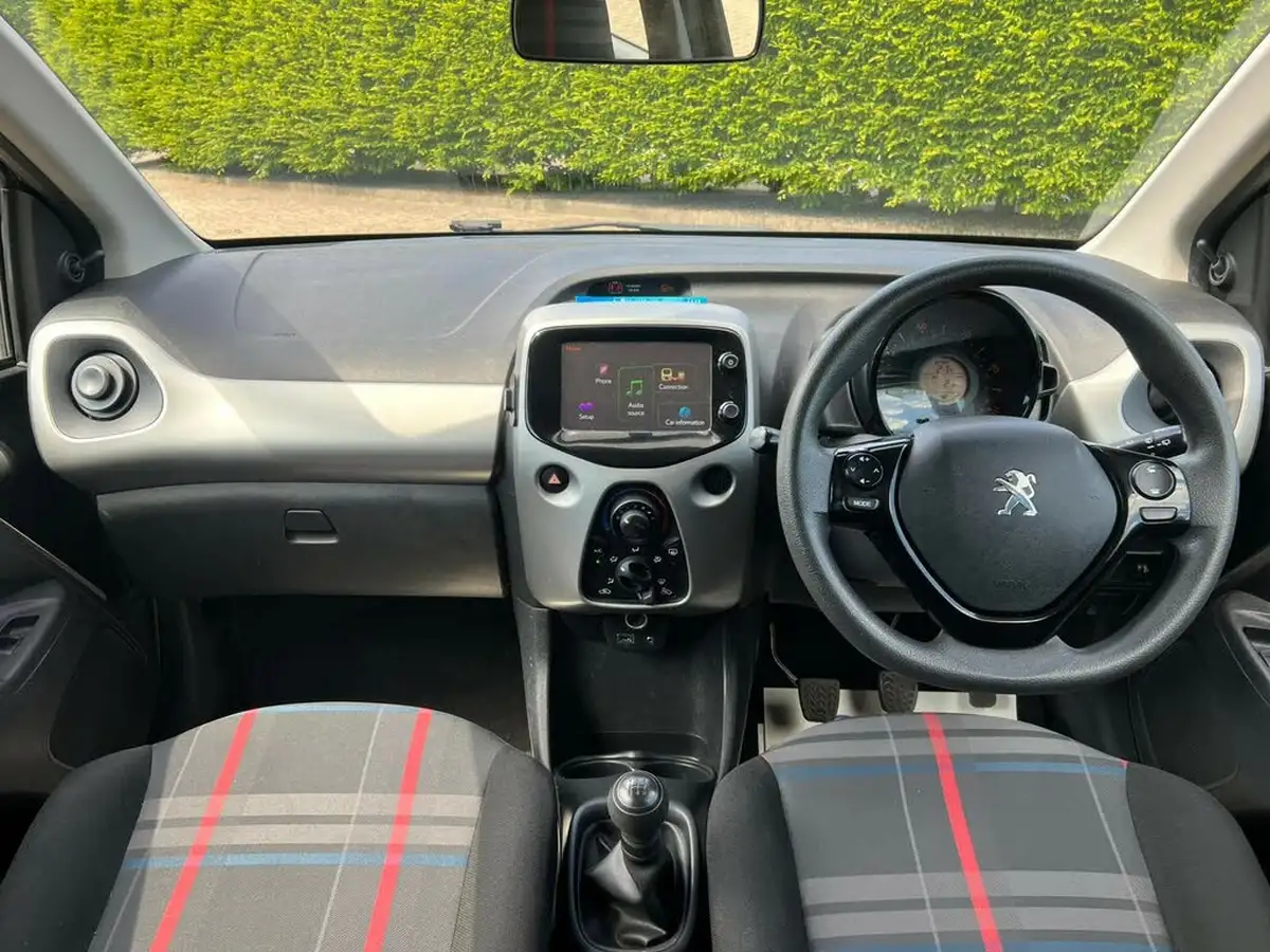 2015-peugeot-108-10-active-hatchback-3d-big-2