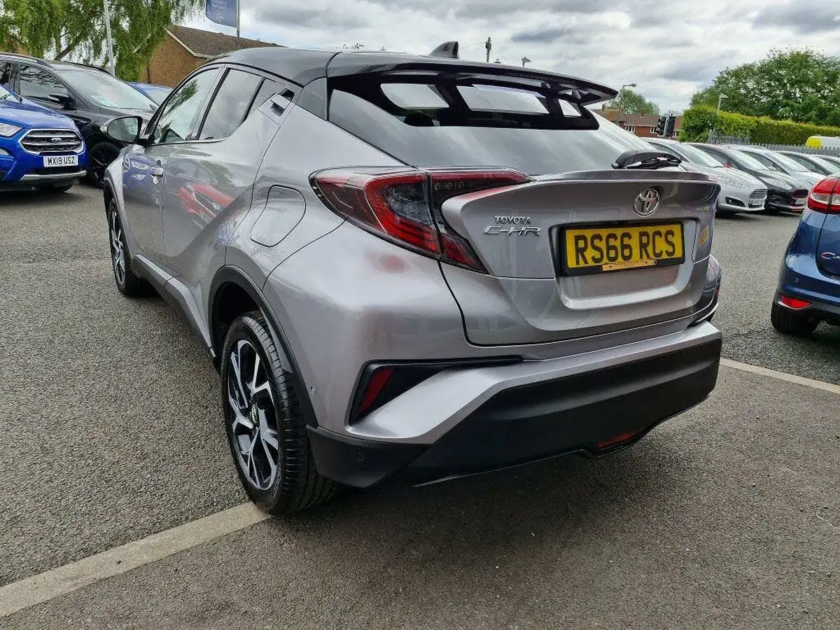 2017-toyota-c-hr-12-dynamic-big-7