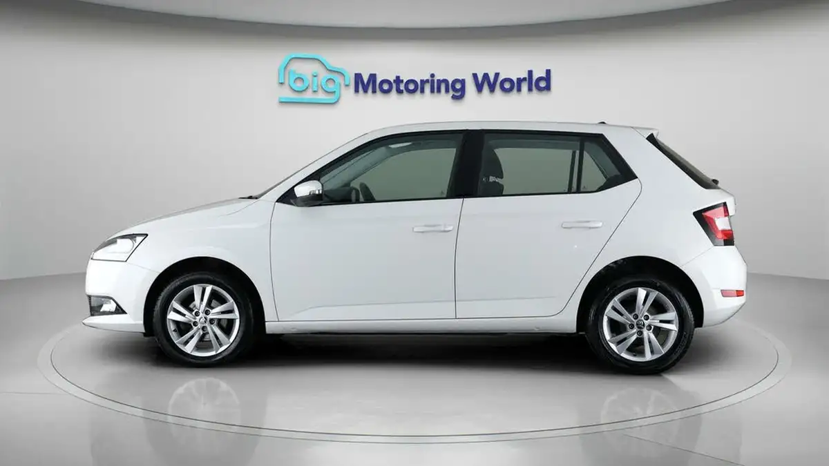 2020-skoda-fabia-10-mpi-se-60ps-hatchback-big-4