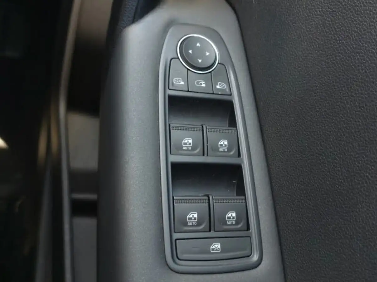 2021-renault-captur-10-tce-iconic-90ps-big-18