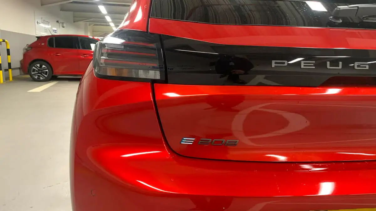 2024-peugeot-208-e-e-style-big-41