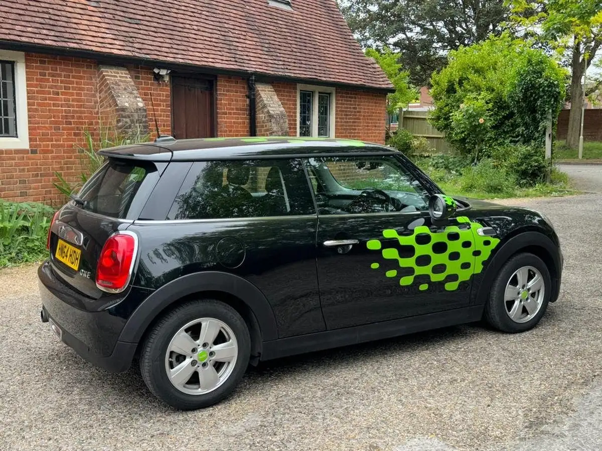2014-mini-cooper-12-one-media-xlss-3d-big-11
